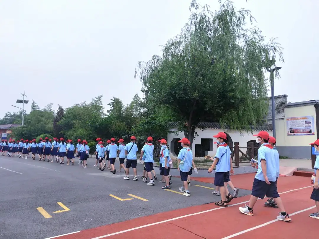 体验快乐成长 放飞科学梦想----东环小学研学焦作市科技馆活动